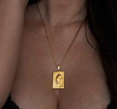 Nefertiti Pendant - Caesar Archivum
